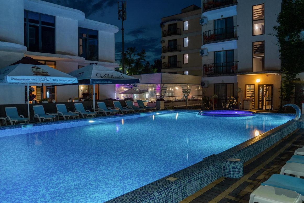 Hotel Grand More Zatoka Buitenkant foto